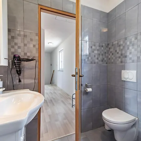 Дом отдыха In With Private Pool Smoljanci