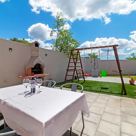 In With Private Pool Smoljanci