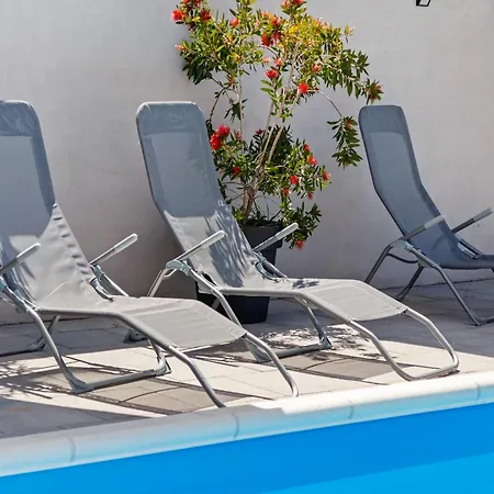 In With Private Pool Дом отдыха Smoljanci