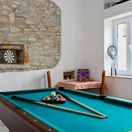 Дом отдыха In With Private Pool Smoljanci